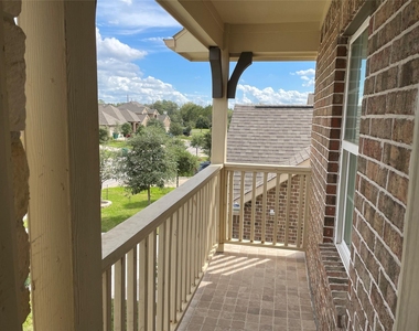 627 Oak Circle Drive E - Photo Thumbnail 23