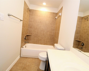 627 Oak Circle Drive E - Photo Thumbnail 33