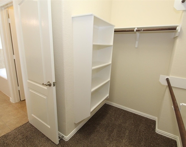 627 Oak Circle Drive E - Photo Thumbnail 27