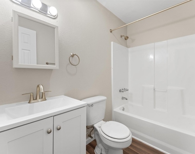 512 Hollyhock Street - Photo Thumbnail 5