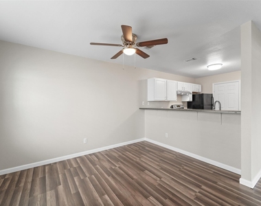 512 Hollyhock Street - Photo Thumbnail 3