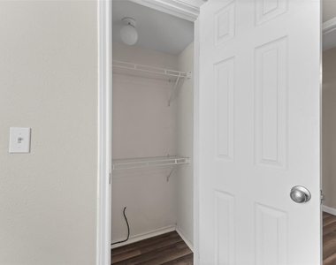 512 Hollyhock Street - Photo Thumbnail 9