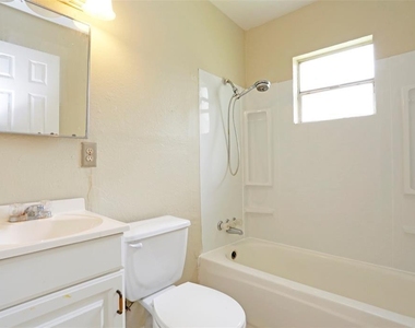 2460 W Shane Street - Photo Thumbnail 9