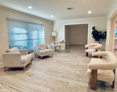 5226 Loch Lomond Drive - Photo Thumbnail 3