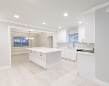 5226 Loch Lomond Drive - Photo Thumbnail 6