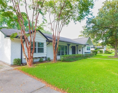 5226 Loch Lomond Drive - Photo Thumbnail 12