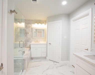 5226 Loch Lomond Drive - Photo Thumbnail 8