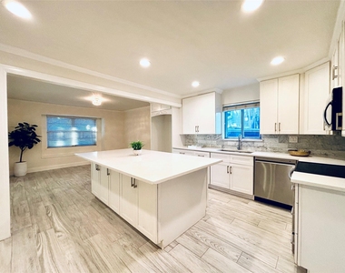 5226 Loch Lomond Drive - Photo Thumbnail 5