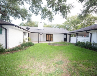 5226 Loch Lomond Drive - Photo Thumbnail 11