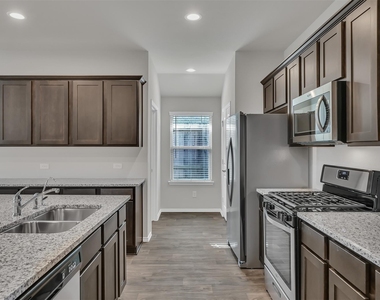 6212 Hendricks Harbor Drive - Photo Thumbnail 7