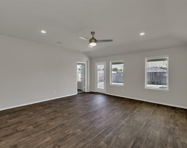 6212 Hendricks Harbor Drive - Photo Thumbnail 11