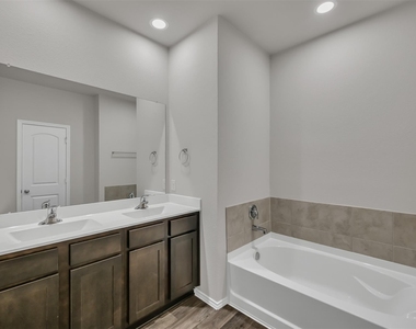6212 Hendricks Harbor Drive - Photo Thumbnail 18