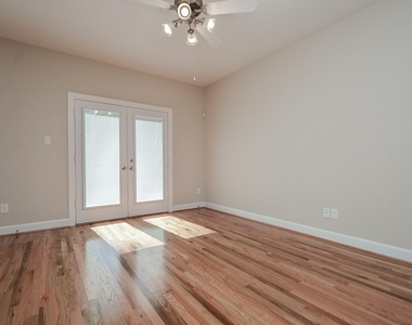 924 E 39th Street - Photo Thumbnail 7