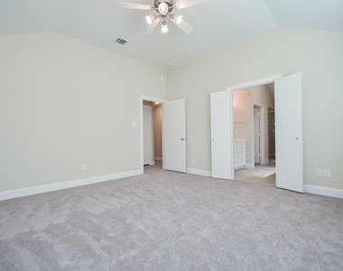 924 E 39th Street - Photo Thumbnail 16