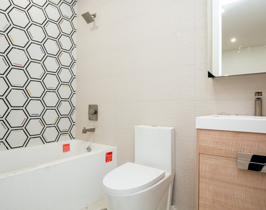 1027 Putnam Ave - Photo Thumbnail 8