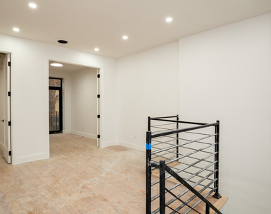 1027 Putnam Ave - Photo Thumbnail 15