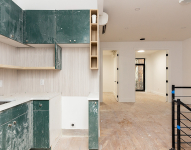 1027 Putnam Ave - Photo Thumbnail 1