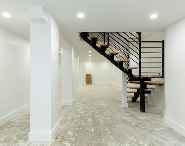 1027 Putnam Ave - Photo Thumbnail 6
