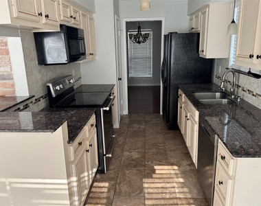 18515 Sweetmeadow Drive - Photo Thumbnail 2