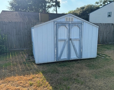18515 Sweetmeadow Drive - Photo Thumbnail 9