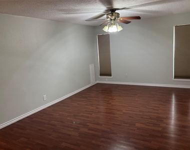 18515 Sweetmeadow Drive - Photo Thumbnail 4