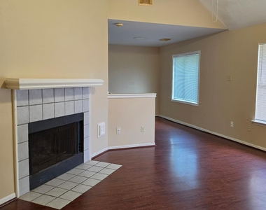 1806 Northcliff Place - Photo Thumbnail 2