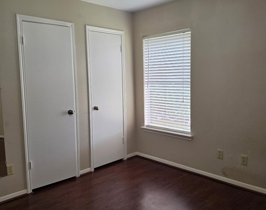 1806 Northcliff Place - Photo Thumbnail 5