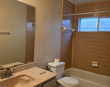 1806 Northcliff Place - Photo Thumbnail 6