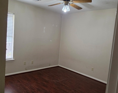 1806 Northcliff Place - Photo Thumbnail 3