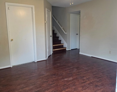 1806 Northcliff Place - Photo Thumbnail 1
