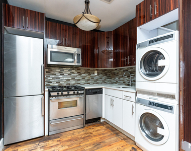 1044 Putnam Ave - Photo Thumbnail 5