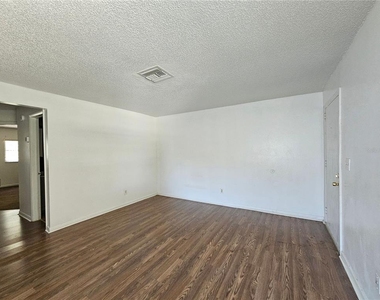 209 Nw Jefferson Circle N - Photo Thumbnail 4