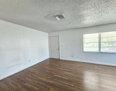 209 Nw Jefferson Circle N - Photo Thumbnail 5