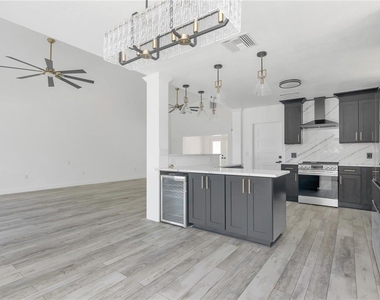 308 173rd Avenue E - Photo Thumbnail 11