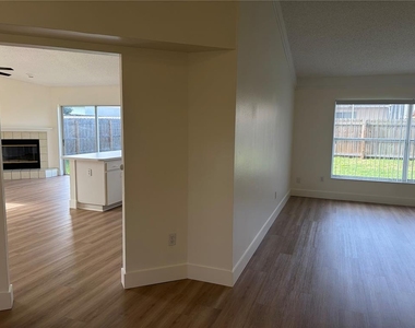 1518 Storington Avenue - Photo Thumbnail 5