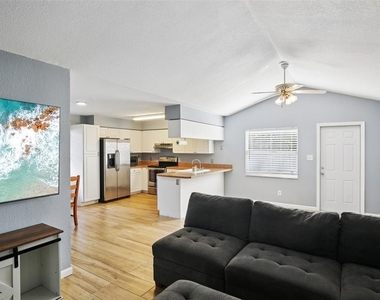 3501 W Reynolds Street - Photo Thumbnail 5