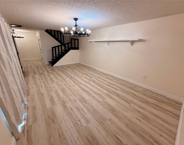 2747 5th Ct - Photo Thumbnail 3