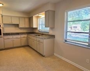 1512 Picardy Circle - Photo Thumbnail 10