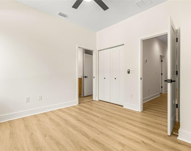 412 W Amelia Avenue - Photo Thumbnail 17