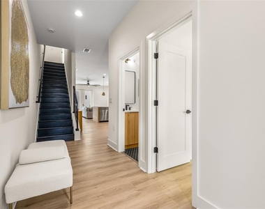 412 W Amelia Avenue - Photo Thumbnail 3