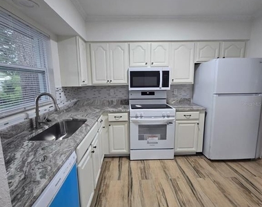 1282 Robin Hood Lane - Photo Thumbnail 6