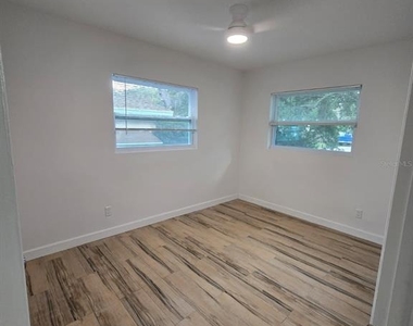 1282 Robin Hood Lane - Photo Thumbnail 12