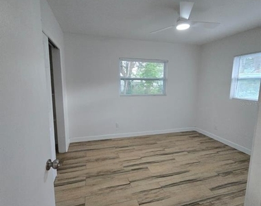 1282 Robin Hood Lane - Photo Thumbnail 15