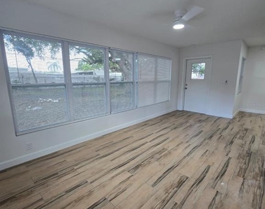 1282 Robin Hood Lane - Photo Thumbnail 5