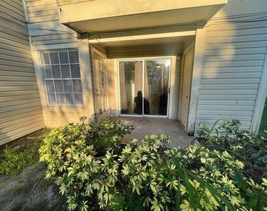 1964 Lake Atriums Circle - Photo Thumbnail 12