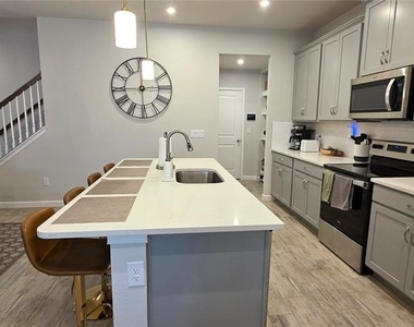 4100 Cloud Hopper Way - Photo Thumbnail 6