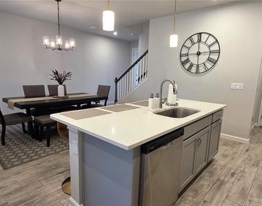 4100 Cloud Hopper Way - Photo Thumbnail 8