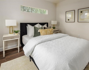 1008 E Norfolk Street - Photo Thumbnail 24