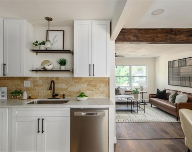 1008 E Norfolk Street - Photo Thumbnail 15