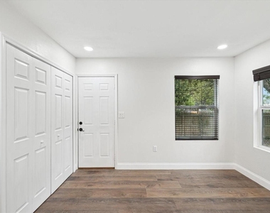 1008 E Norfolk Street - Photo Thumbnail 20
